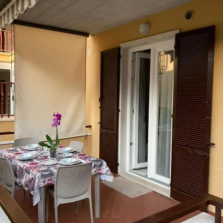 Appartamento a Peschiera del Garda con piscina-2