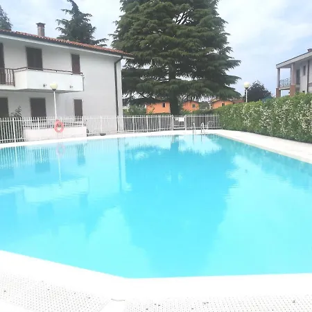 Appartamento a Peschiera del Garda con piscina-3
