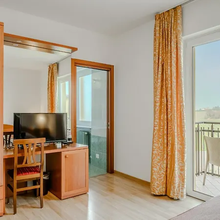 Hotel Nuova Barcaccia-3
